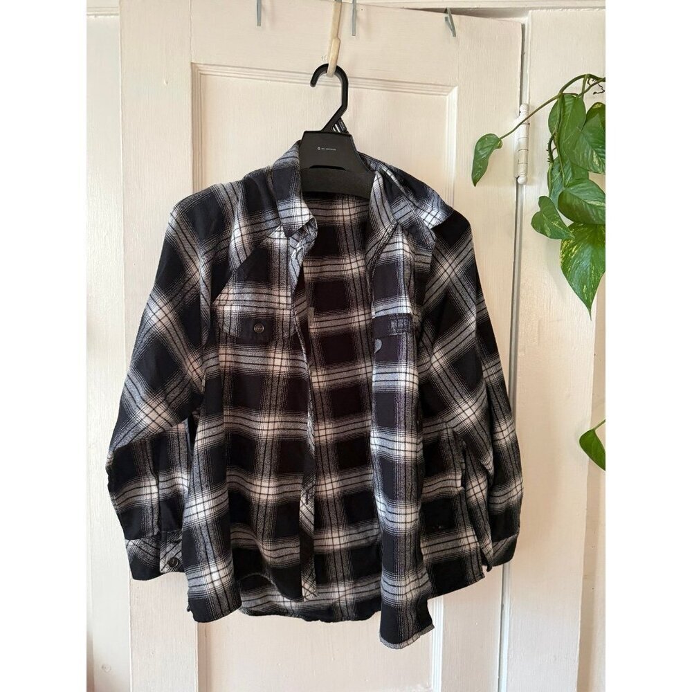 Wild fable women’s size medium plaid cardigan
